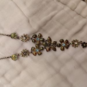 Necklace, pretty and glittery.